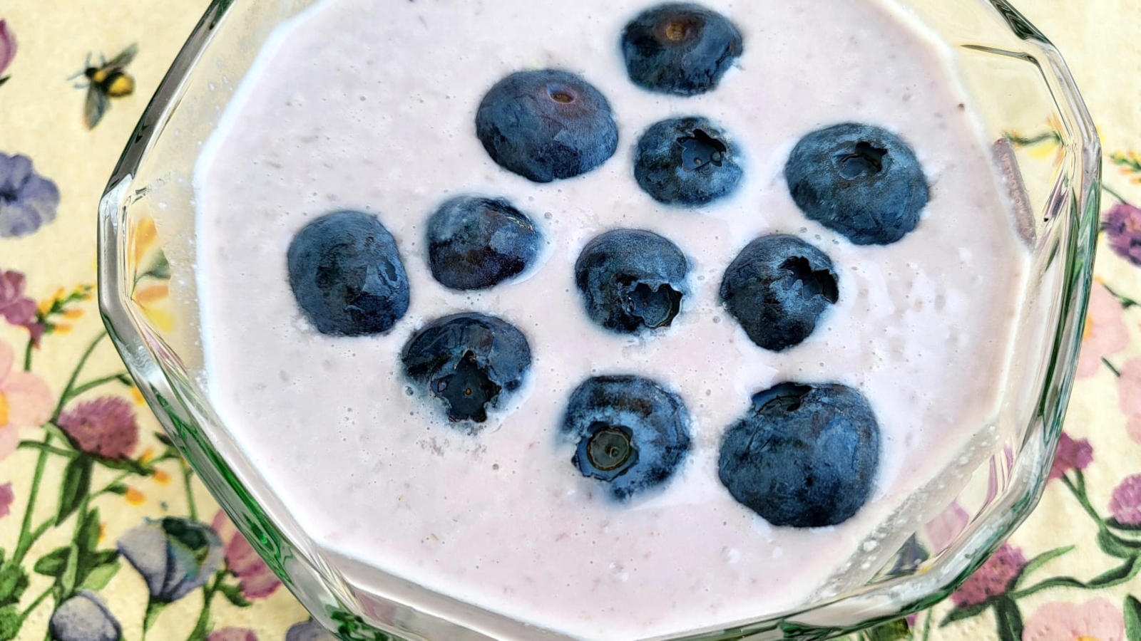 Chia pudding proteico ai mirtilli