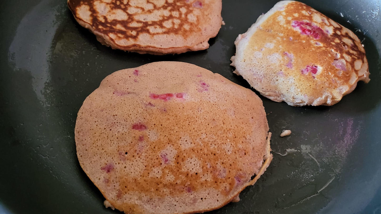 Pancakes proteici ai lamponi