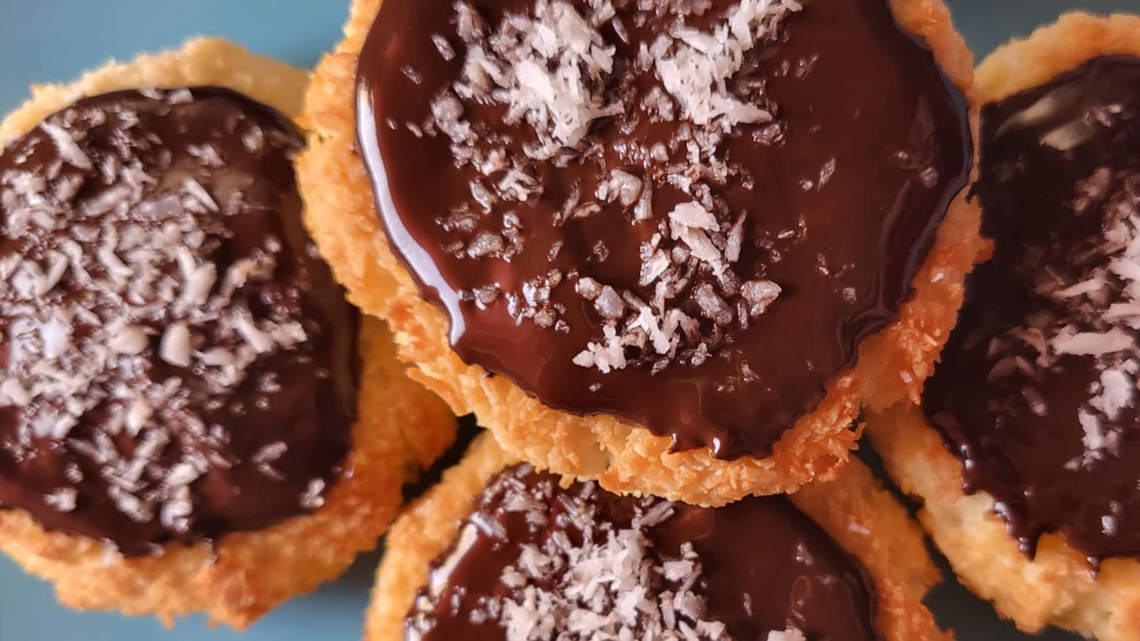 Biscotti proteici al cocco e cioccolato 4 ingredienti