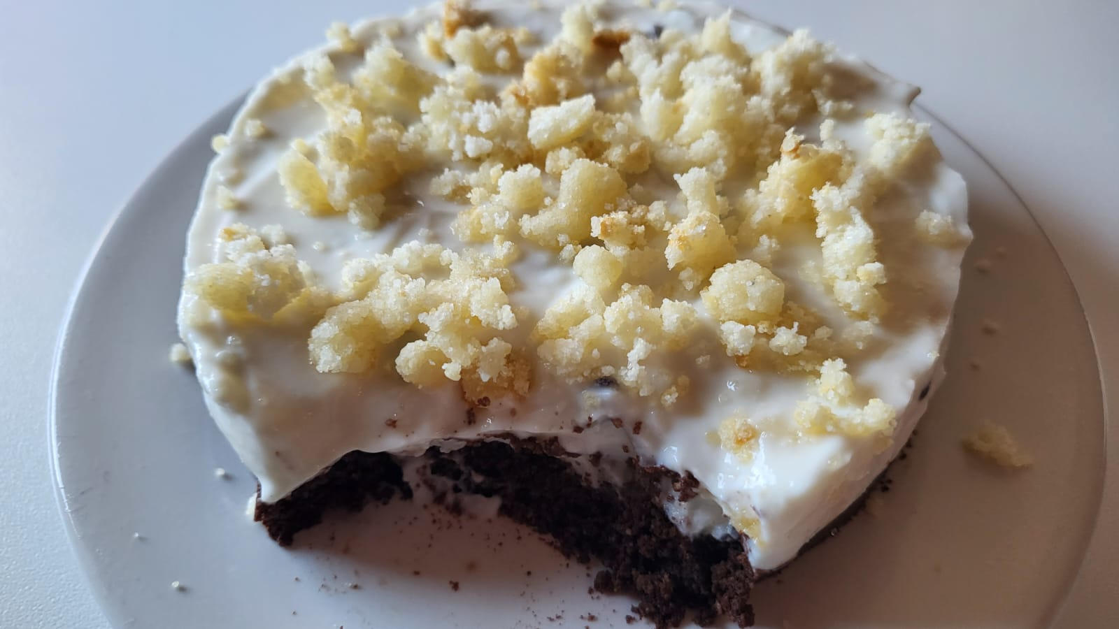 Cheesecake proteica pere, cioccolato e amaretti