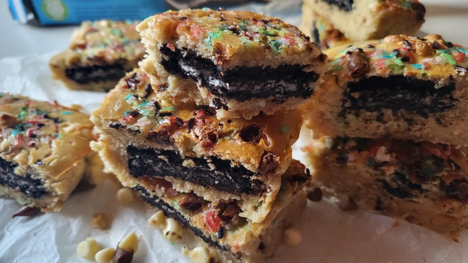 Blondies proteici con gli Oreo