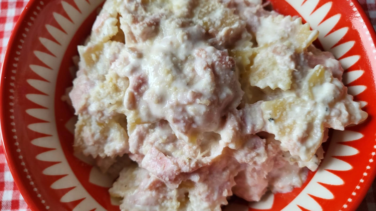 Pasta con prosciutto e ricotta