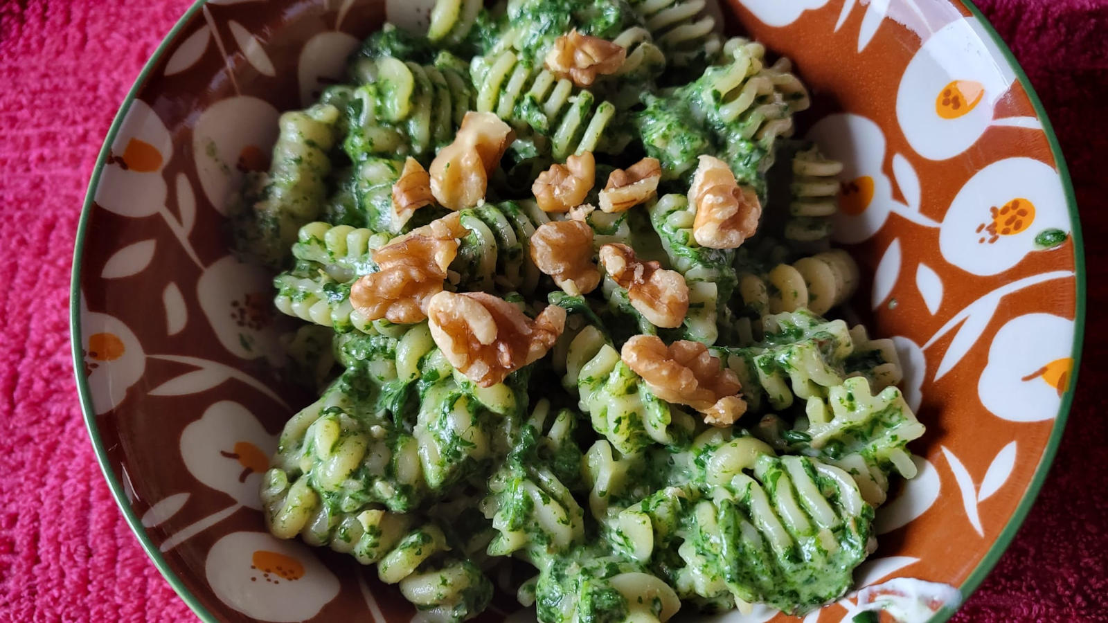 Pasta con spinaci, Philadelphia e noci