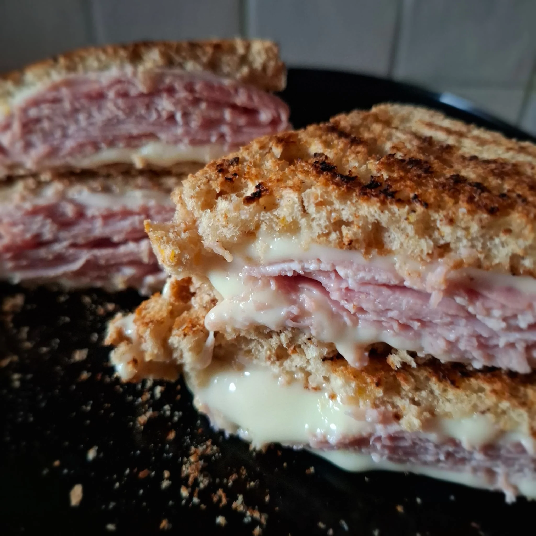 Toast prosciutto cotto e formaggio