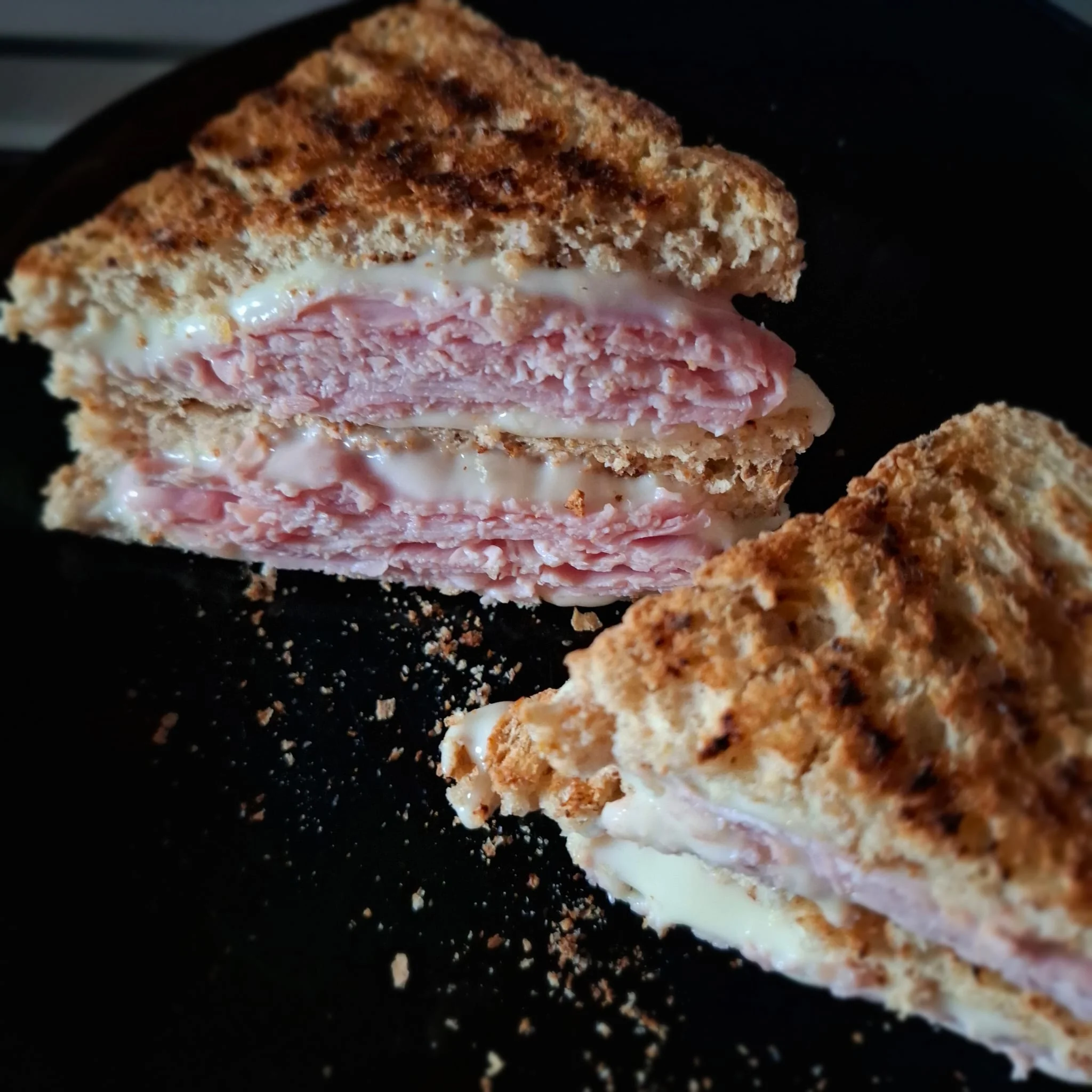 Toast prosciutto cotto e formaggio