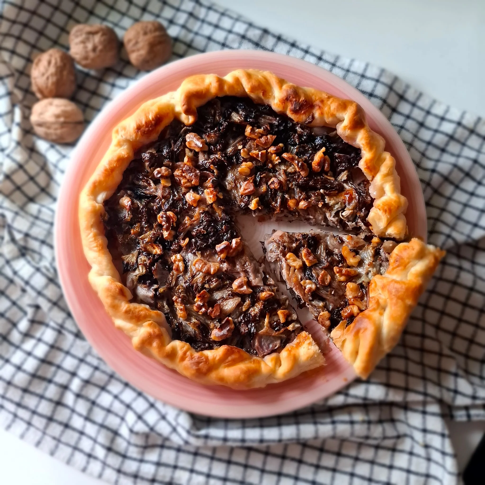 Torta salata radicchio, gorgonzola e noci