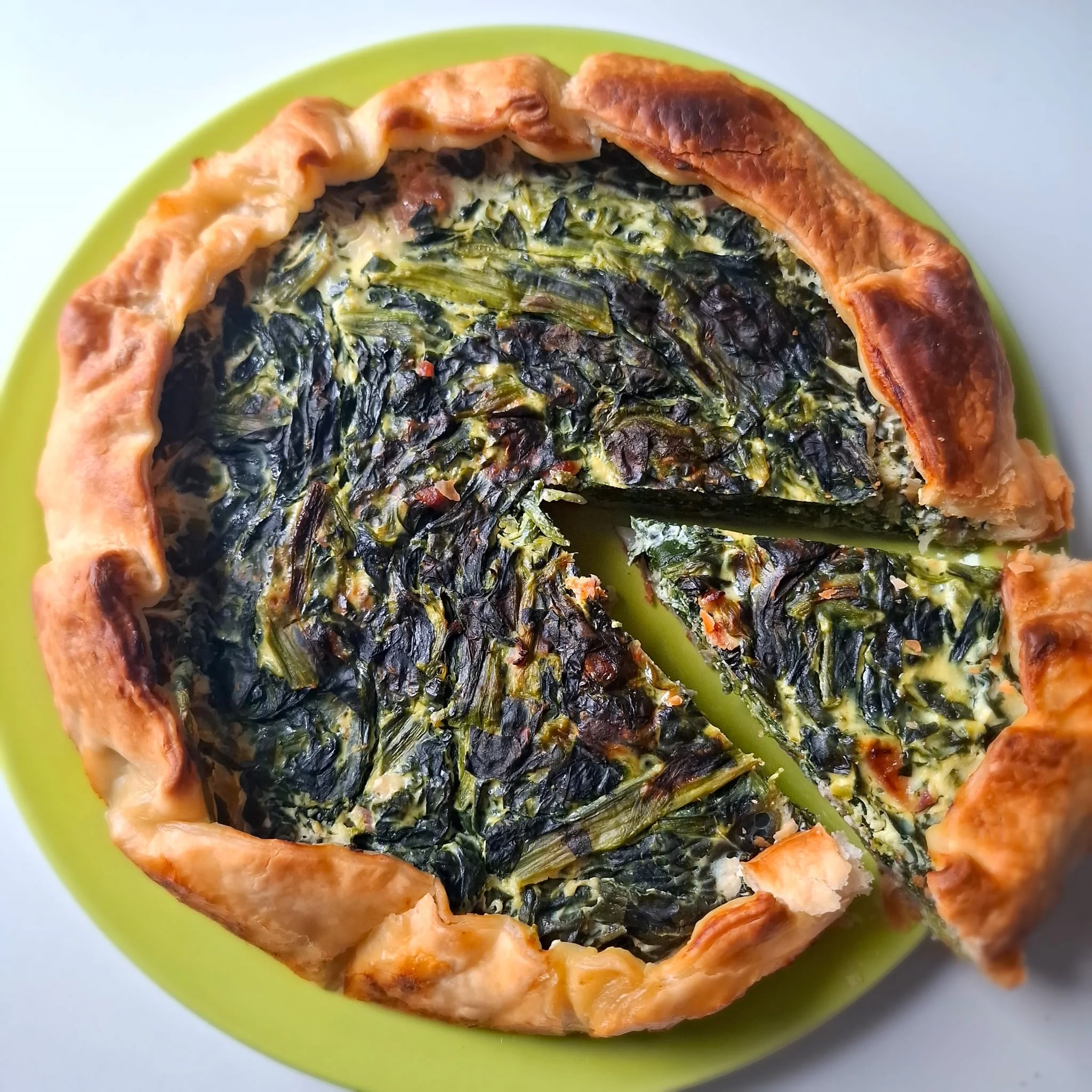 Torta salata con spinaci, ricotta e pancetta