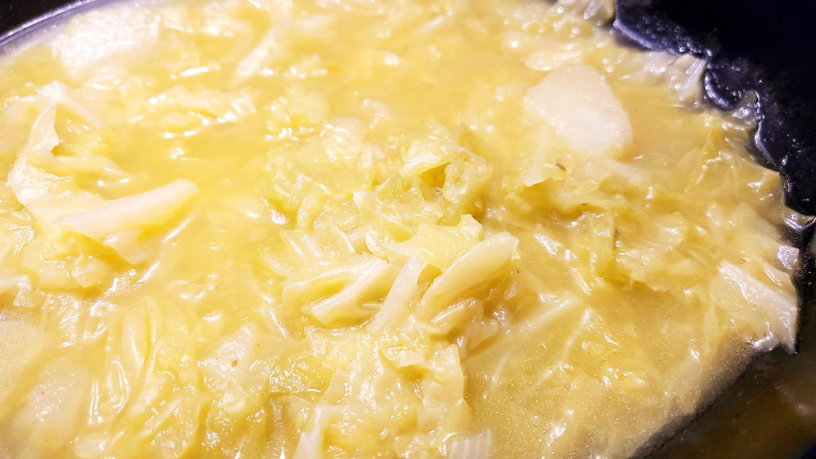 Zuppa di verza e patate allo zafferano